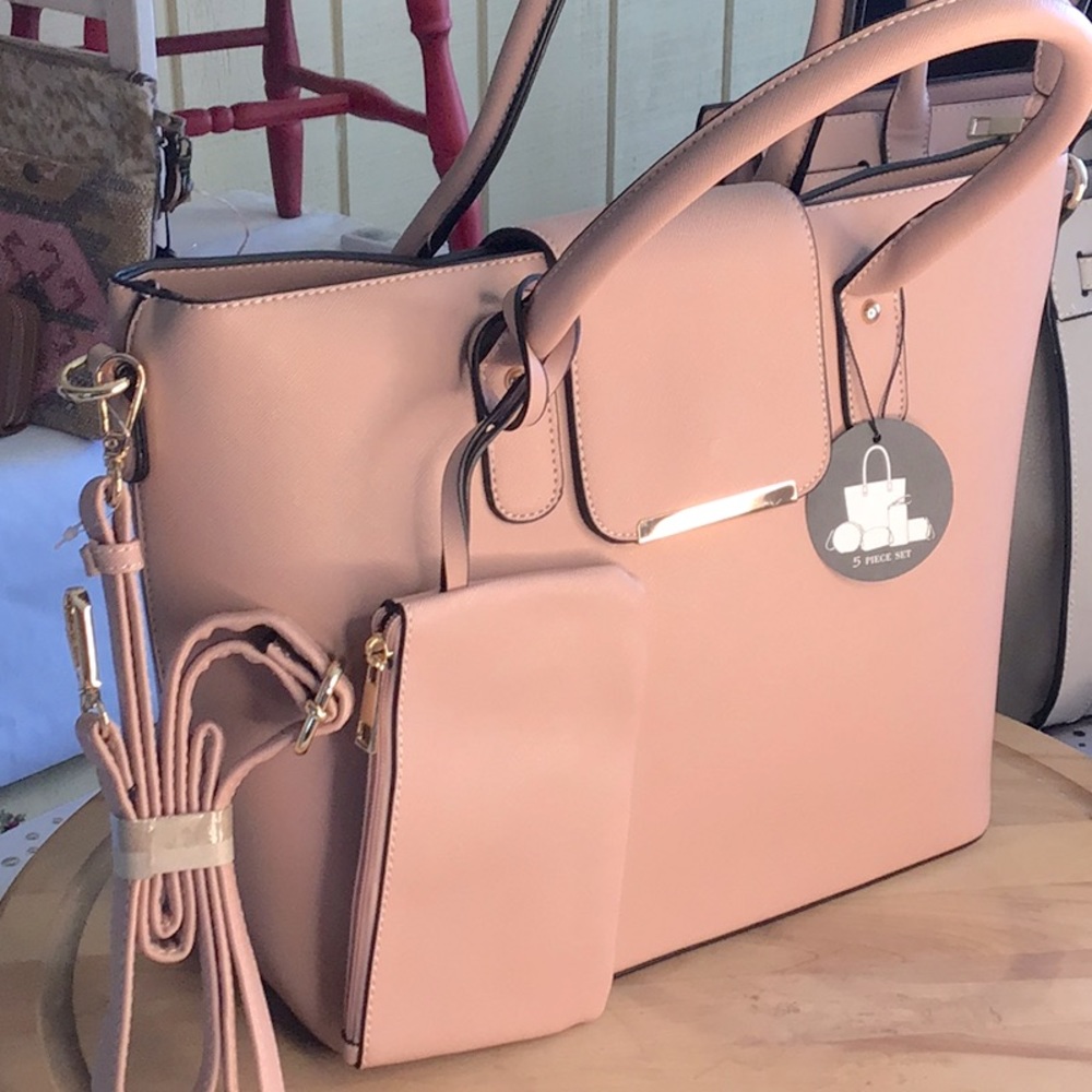 Incredible Five Piece Tote Handbag Set❤️❤️
